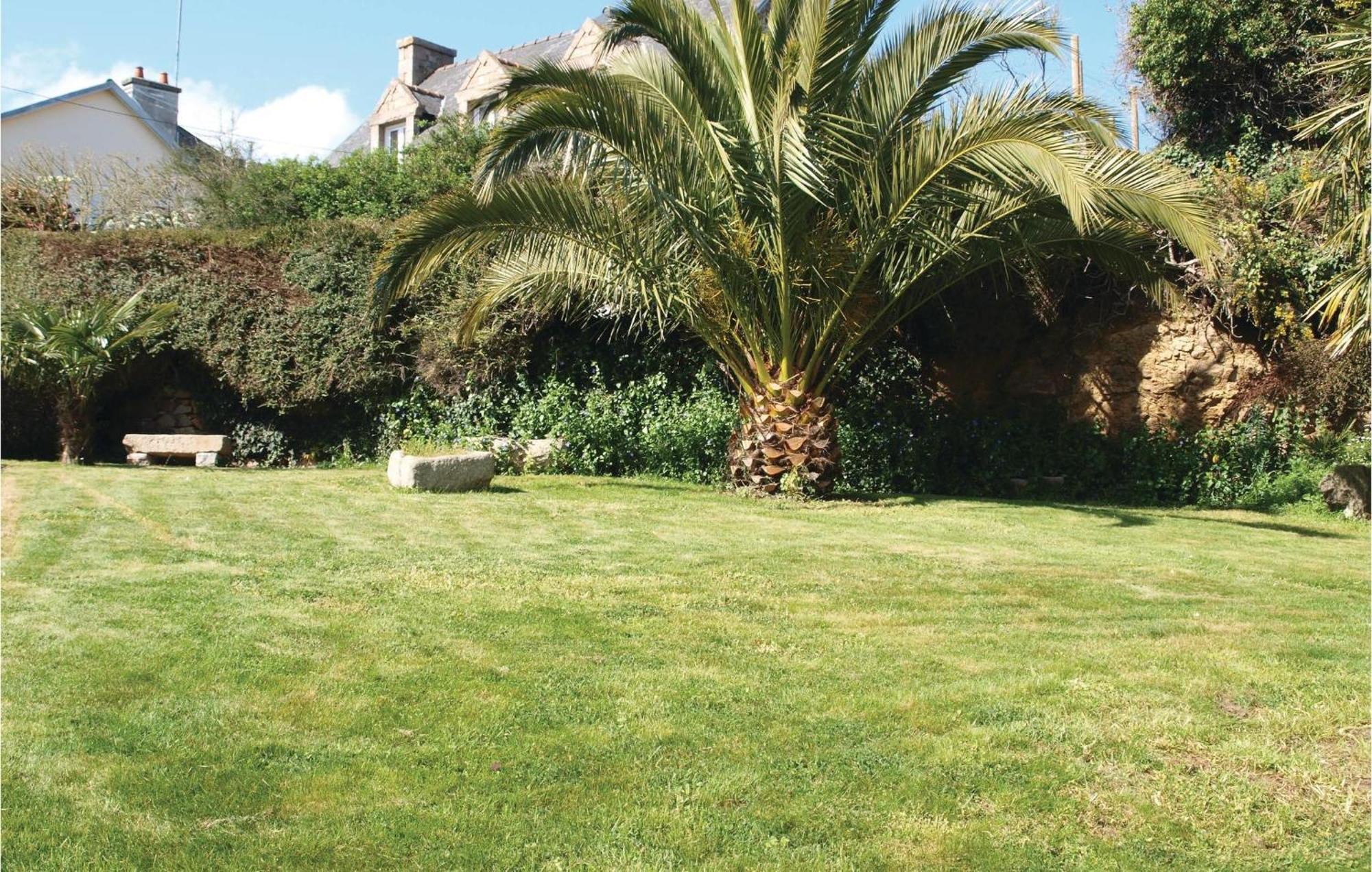 3 Bedroom Awesome Home In Lezardrieux Exterior photo