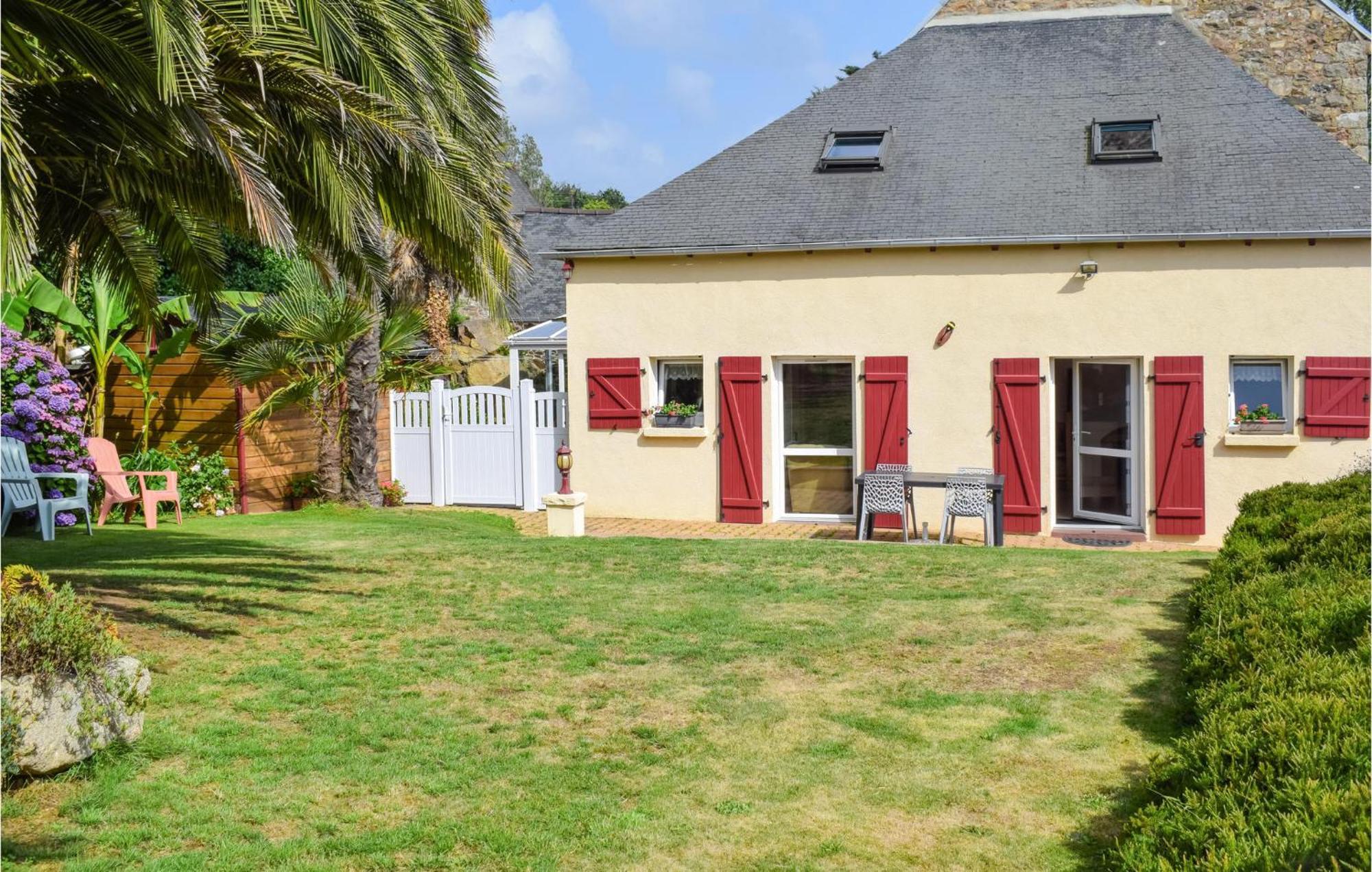 3 Bedroom Awesome Home In Lezardrieux Exterior photo